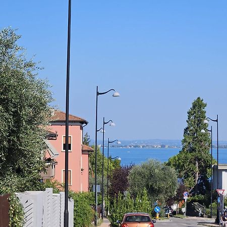 Desenzanino Apartment Twelve Desenzano del Garda Exterior photo